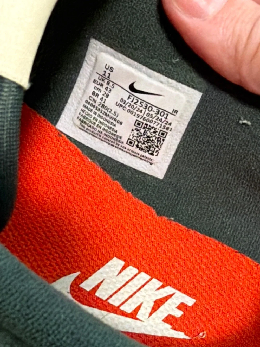 NWOB Nike Cortez Vintage Suede forest green size W11 (UK43)